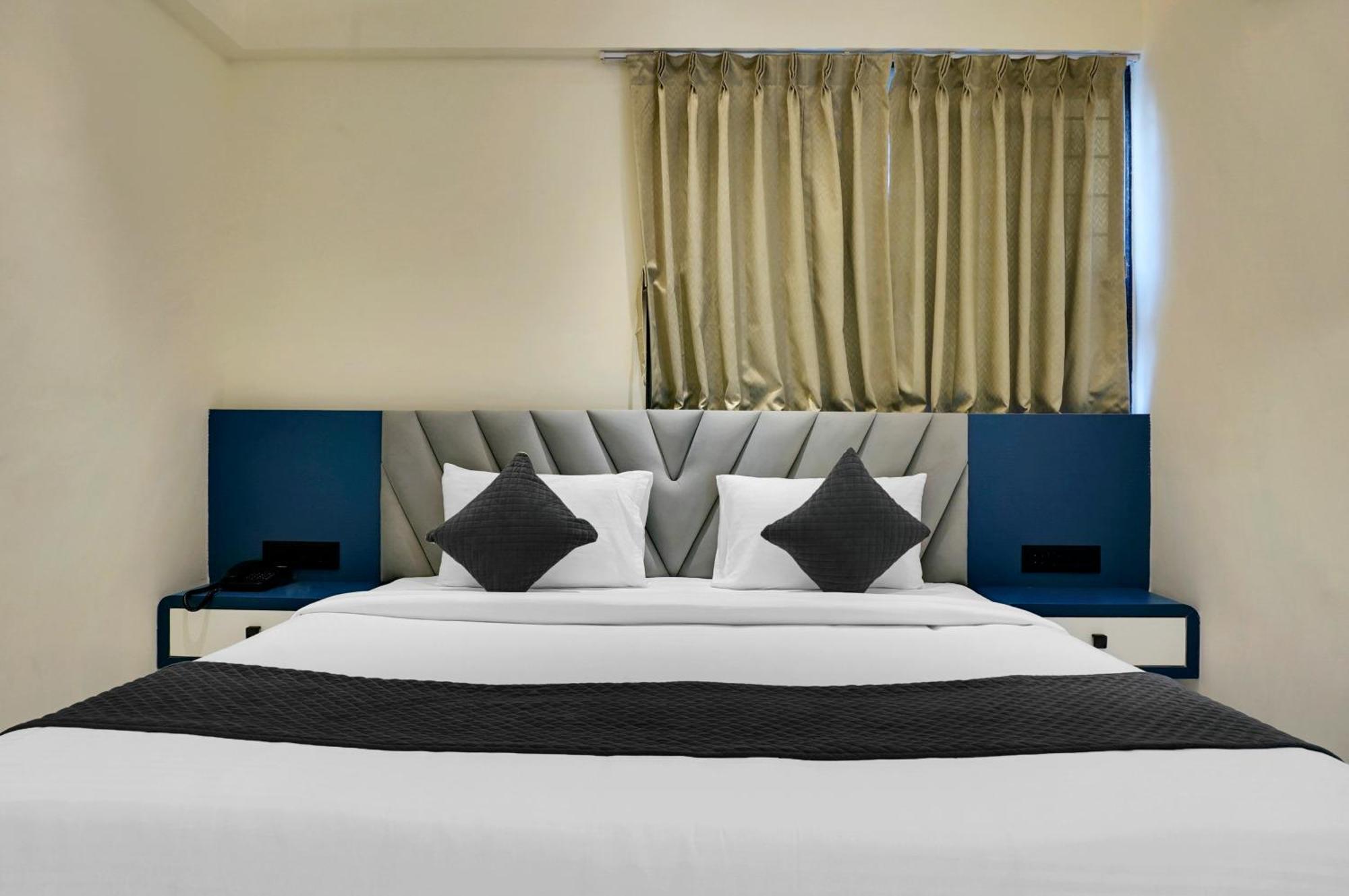 Palm Suites Baner- Indian Nationals Only Pune Bagian luar foto
